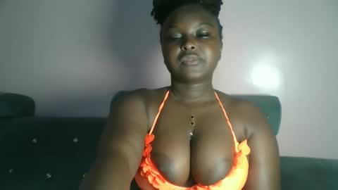 naughti_garlie online show from May 12, 6:27 pm