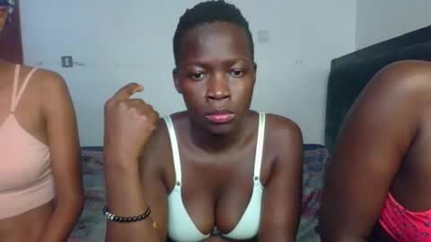 naughttie_mae online show from March 31, 11:32 am