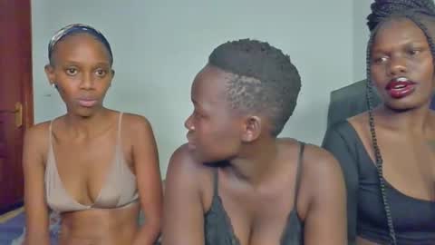 naughttie_mae online show from April 2, 1:47 am