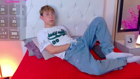 Snapshot of naughty__chris chatting on May 2, 3:28 pm Christopher Chris online show from May 2, 3:28 pm