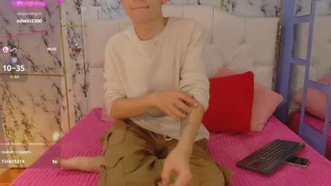 Snapshot of naughty__chris chatting on May 23, 3:27 pm Christopher Chris online show from May 23, 3:27 pm