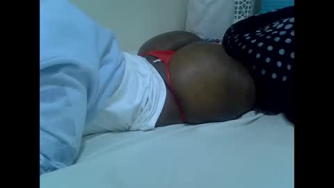 Snapshot of naughty_baddie5 chatting on December 17, 5:19 pm candy online show from December 17, 5:19 pm