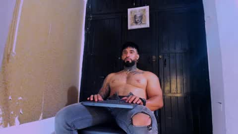 Snapshot of naughty_dominant chatting on January 10, 3:39 am Miller online show from January 10, 3:39 am