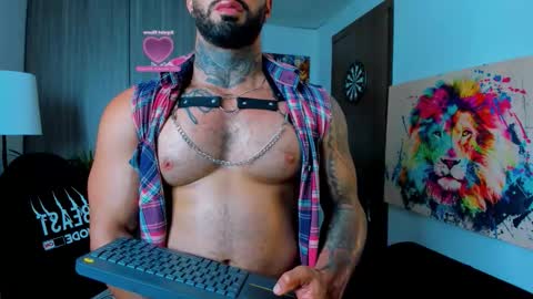 Snapshot of naughty_dominant chatting on October 22, 10:42 pm Miller online show from October 22, 10:42 pm