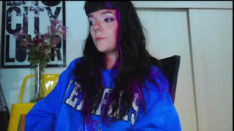 Snapshot of naughty_em_17 chatting on April 26, 8:39 pm Em please help me reach 100 thumbs up 3 online show from April 26, 8:39 pm