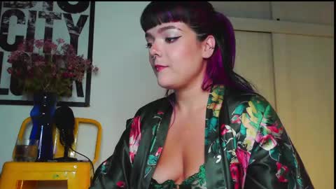 Snapshot of naughty_em_17 chatting on May 10, 6:07 am Em please help me reach 100 thumbs up 3 online show from May 10, 6:07 am