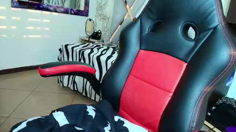 Snapshot of naughty_kittenm chatting on February 27, 11:32 am Kitten online show from February 27, 11:32 am