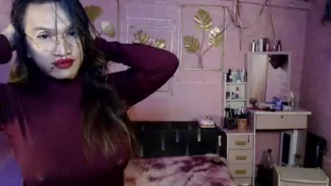 naughty_lorien143 online show from March 25, 10:21 am
