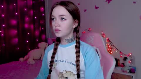 Snapshot of naughty_mablee chatting on November 12, 12:44 am Mable online show from November 12, 12:44 am