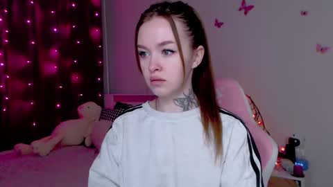 Snapshot of naughty_mablee chatting on November 29, 12:13 am Mable online show from November 29, 12:13 am