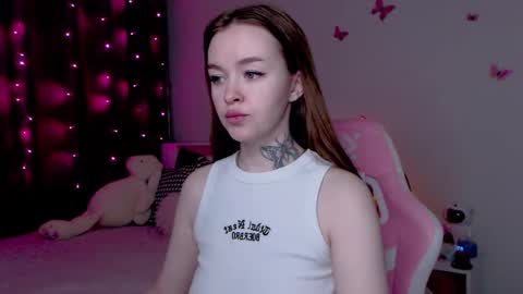 Snapshot of naughty_mablee chatting on December 5, 12:30 am Mable online show from December 5, 12:30 am