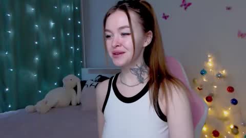 Snapshot of naughty_mablee chatting on December 21, 1:35 am Mable online show from December 21, 1:35 am