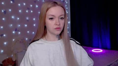 Snapshot of naughty_mablee chatting on March 13, 1:23 am Mable online show from March 13, 1:23 am