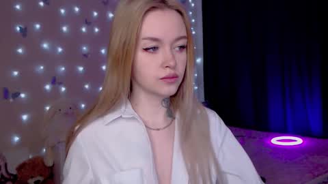 Snapshot of naughty_mablee chatting on March 15, 1:22 am Mable online show from March 15, 1:22 am