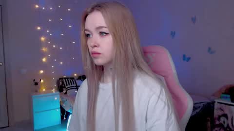 Snapshot of naughty_mablee chatting on March 24, 2:16 am Mable online show from March 24, 2:16 am