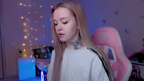 Snapshot of naughty_mablee chatting on March 25, 12:16 am Mable online show from March 25, 12:16 am