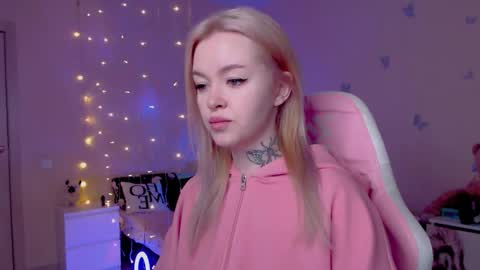 Snapshot of naughty_mablee chatting on April 2, 1:14 am Mable online show from April 2, 1:14 am