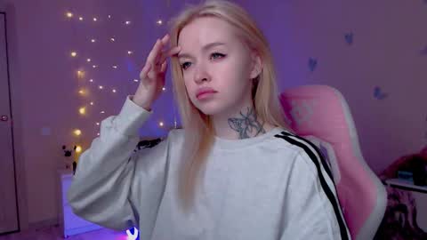 Snapshot of naughty_mablee chatting on April 3, 1:14 am Mable online show from April 3, 1:14 am