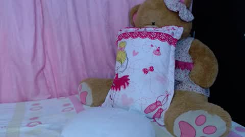 Snapshot of naughty_madisson chatting on February 15, 10:21 pm Madison online show from February 15, 10:21 pm