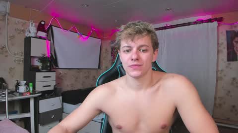 Nik online show from December 21, 3:53 pm