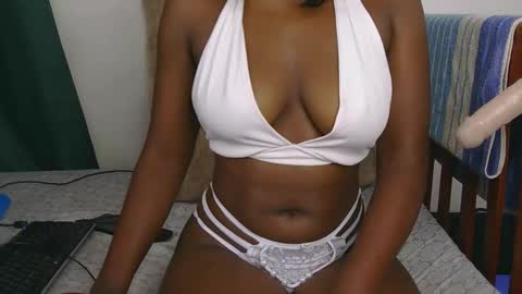 naughty_shaz online show from March 21, 12:04 am