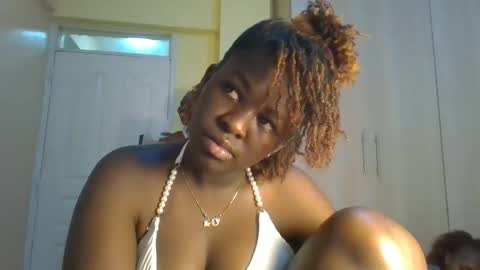 Snapshot of naughty_sluttygal chatting on October 19, 11:16 pm Lydiah online show from October 19, 11:16 pm