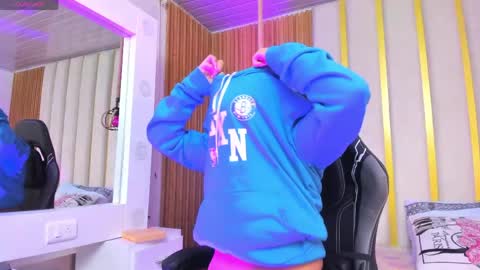 Stefany online show from May 6, 1:47 am