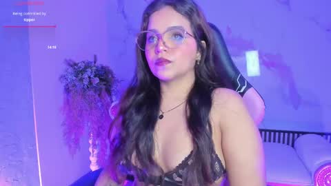 Stefany online show from May 18, 1:35 am