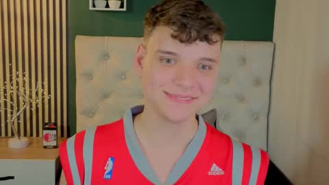 Snapshot of naughty_twink_ chatting on October 2, 6:31 am Noah online show from October 2, 6:31 am