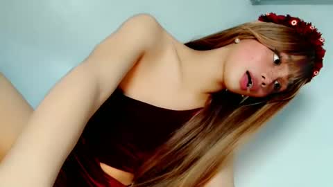 Snapshot of naughtybella_ chatting on December 29, 10:25 pm bella online show from December 29, 10:25 pm
