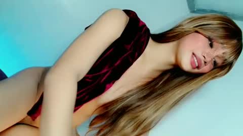 Snapshot of naughtybella_ chatting on January 4, 9:31 pm bella online show from January 4, 9:31 pm