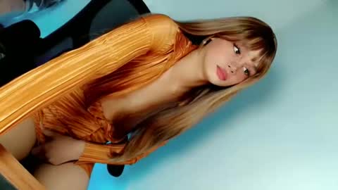 Snapshot of naughtybella_ chatting on January 16, 1:48 am bella online show from January 16, 1:48 am