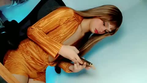 Snapshot of naughtybella_ chatting on January 16, 4:49 am bella online show from January 16, 4:49 am