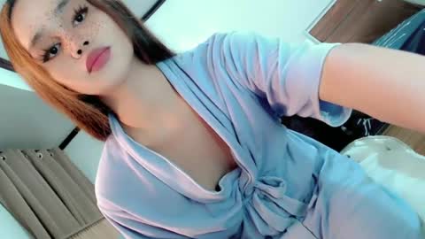 Snapshot of naughtybella_ chatting on June 15, 8:33 pm bella online show from June 15, 8:33 pm