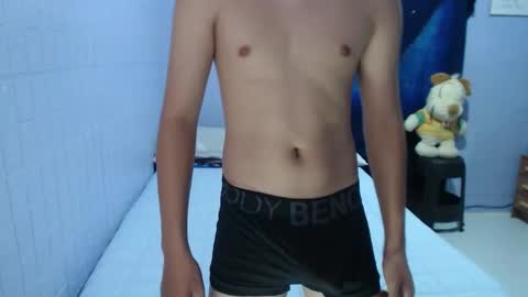 Snapshot of naughtyboytoni chatting on October 1, 3:34 am naughtyboytoni online show from October 1, 3:34 am