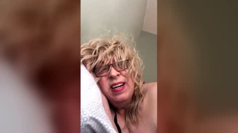 Snapshot of naughtycdgurl chatting on April 3, 8:07 pm naughtycdgurl online show from April 3, 8:07 pm