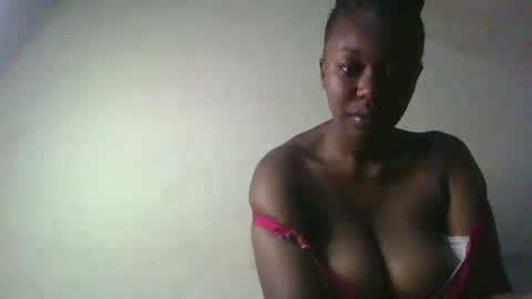 Snapshot of naughtygee100 chatting on February 11, 9:31 pm Shee online show from February 11, 9:31 pm