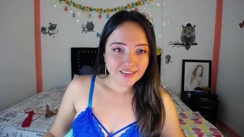 Snapshot of naughtygirl_mmm chatting on December 19, 7:18 pm Valeria online show from December 19, 7:18 pm