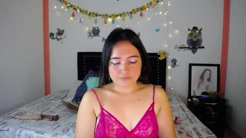 Snapshot of naughtygirl_mmm chatting on December 22, 7:42 pm Valeria online show from December 22, 7:42 pm