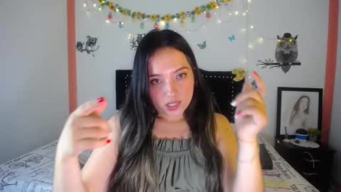 Snapshot of naughtygirl_mmm chatting on December 23, 10:01 pm Valeria online show from December 23, 10:01 pm