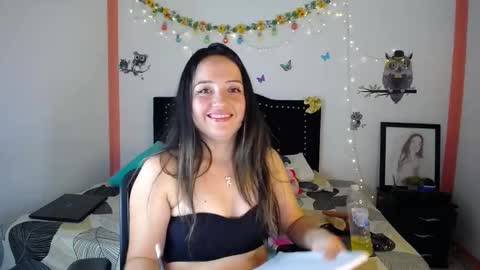 Snapshot of naughtygirl_mmm chatting on January 22, 6:41 pm Valeria online show from January 22, 6:41 pm