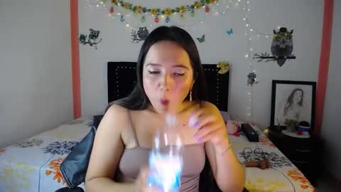 Snapshot of naughtygirl_mmm chatting on February 11, 10:07 pm Valeria online show from February 11, 10:07 pm