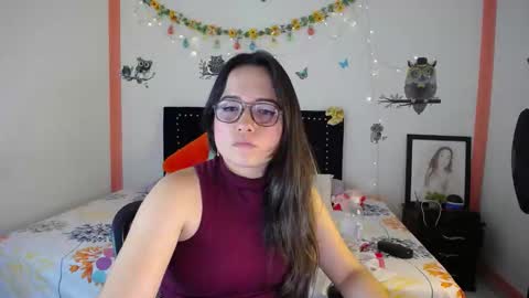 Snapshot of naughtygirl_mmm chatting on February 12, 6:09 pm Valeria online show from February 12, 6:09 pm