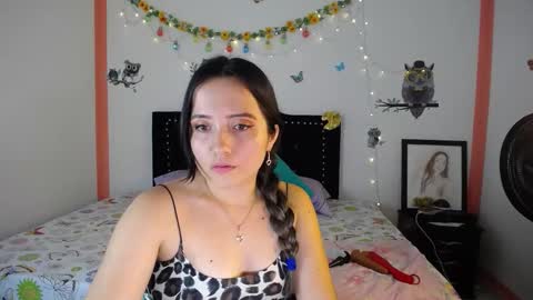 Snapshot of naughtygirl_mmm chatting on February 17, 6:37 pm Valeria online show from February 17, 6:37 pm