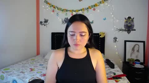Snapshot of naughtygirl_mmm chatting on February 20, 10:37 pm Valeria online show from February 20, 10:37 pm