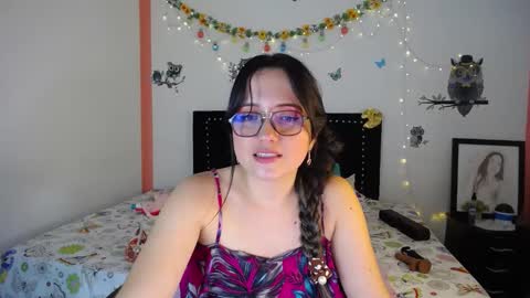 Snapshot of naughtygirl_mmm chatting on February 27, 8:20 pm Valeria online show from February 27, 8:20 pm