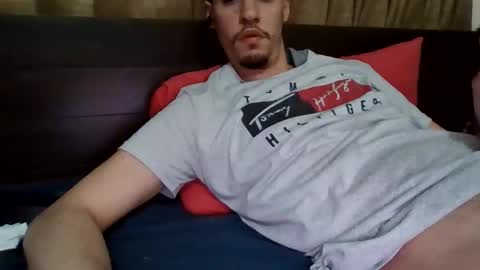 naughtyguy556677 online show from May 19, 1:11 am