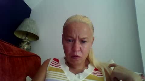 naughtyjennyblondeuk online show from July 25, 3:31 pm