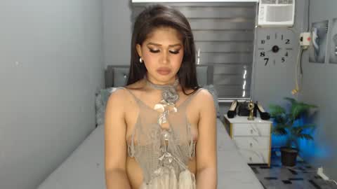 Snapshot of naughtykeats chatting on February 24, 1:13 am Crystal online show from February 24, 1:13 am