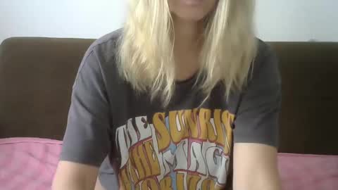 Snapshot of naughtykitten94 chatting on December 8, 11:14 am Chris online show from December 8, 11:14 am
